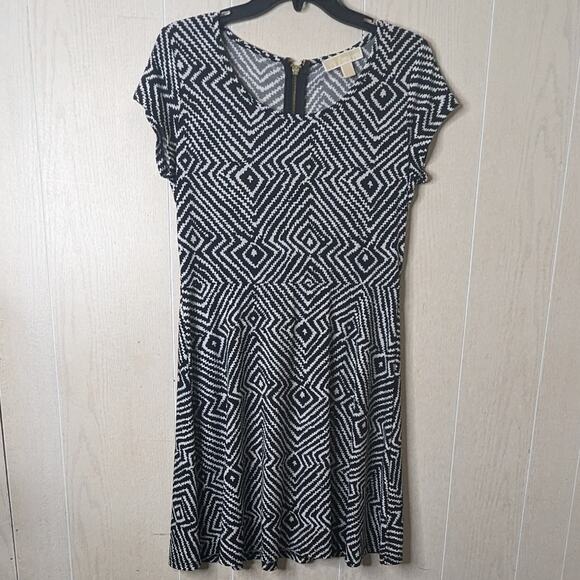 Michael Kors graphic black and white print mini dress size medium - Picture 4 of 9